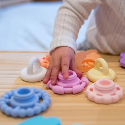 JELLYSTONE RAINBOW STACKER AND TEETHER TOY - Earth